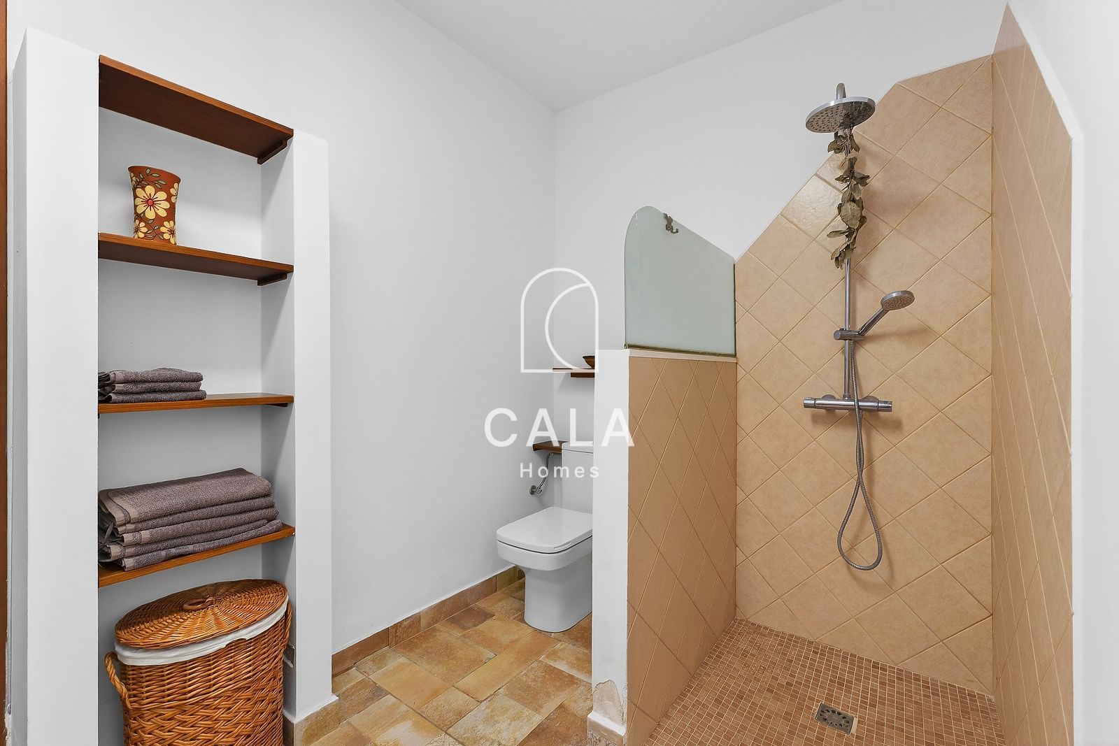 Beautiful estate with panoramic sea views