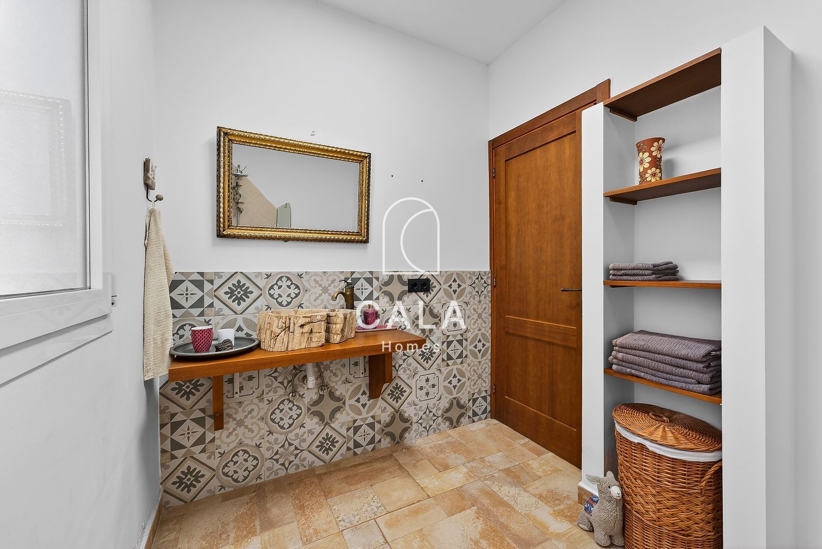 Beautiful estate with panoramic sea views