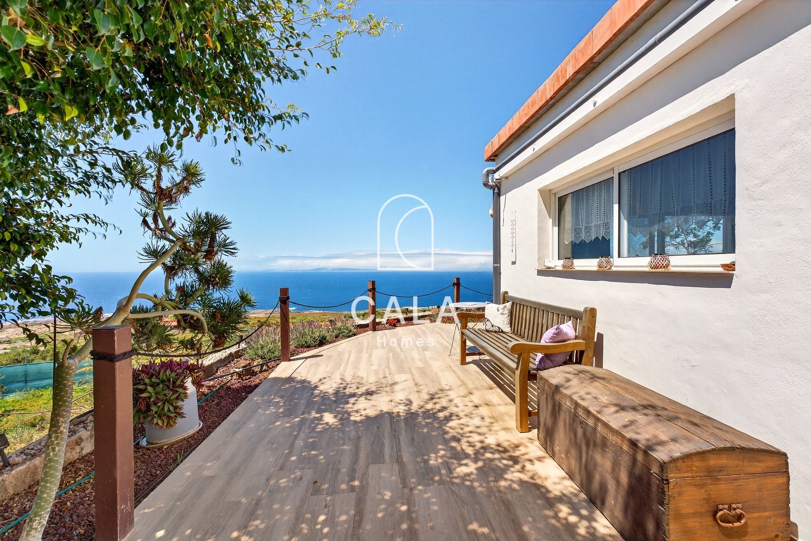 Beautiful estate with panoramic sea views