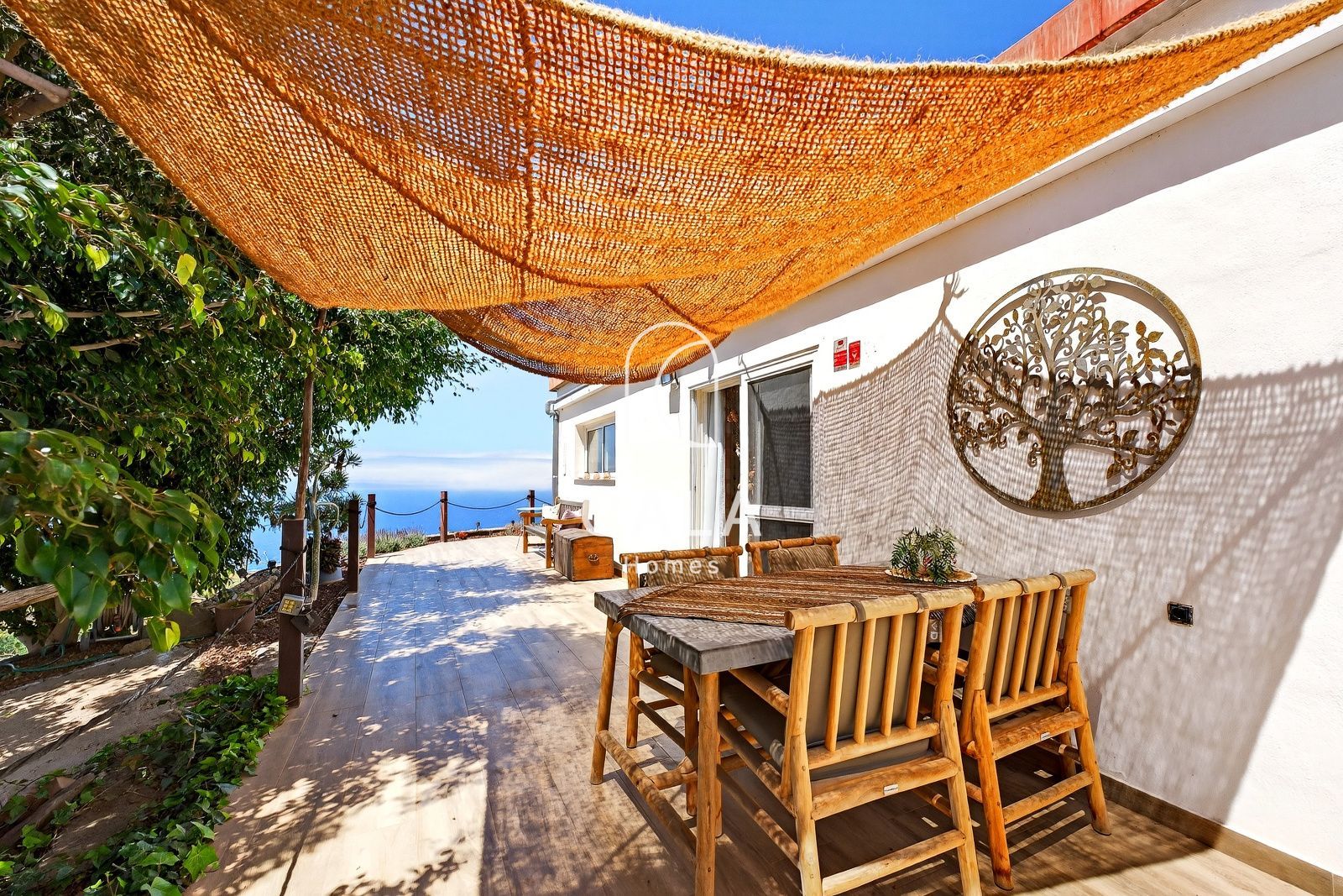 Beautiful estate with panoramic sea views