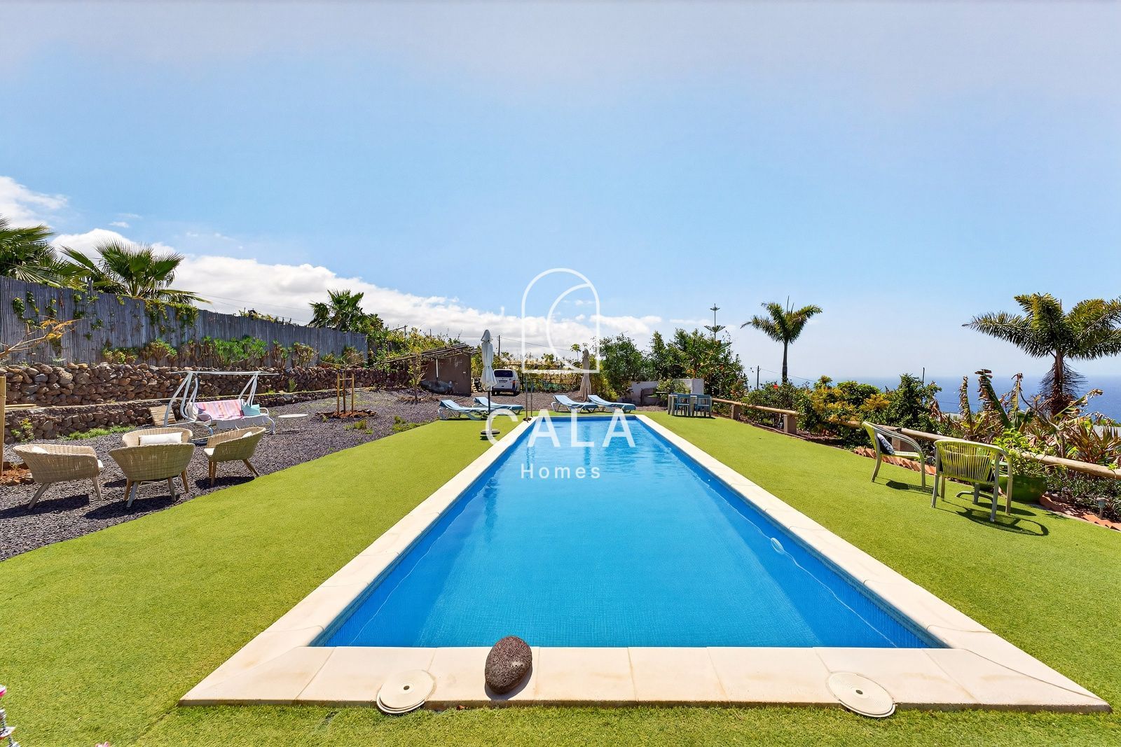 Beautiful estate with panoramic sea views