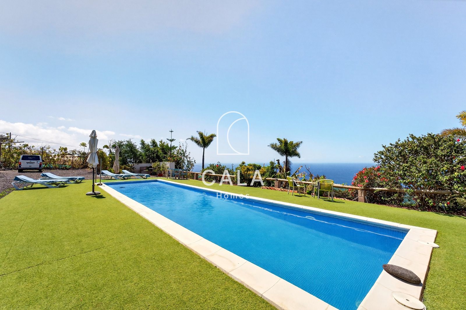 Beautiful estate with panoramic sea views