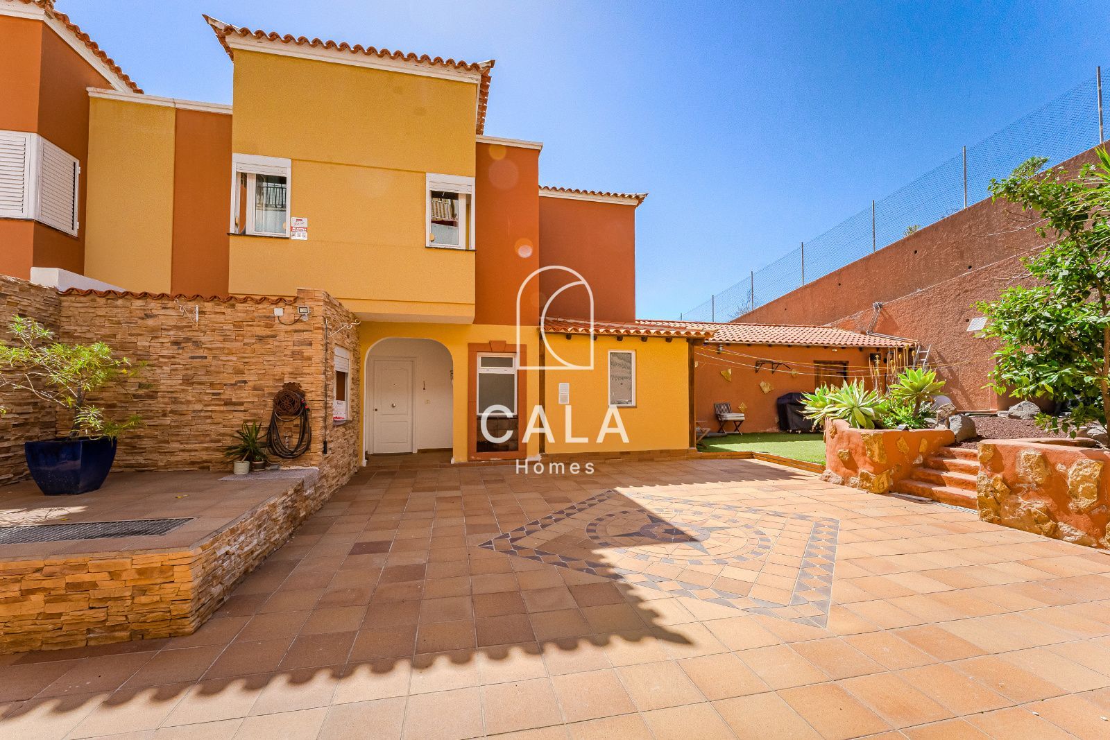 Exclusive Townhouse with Private Pool in Roque del Conde