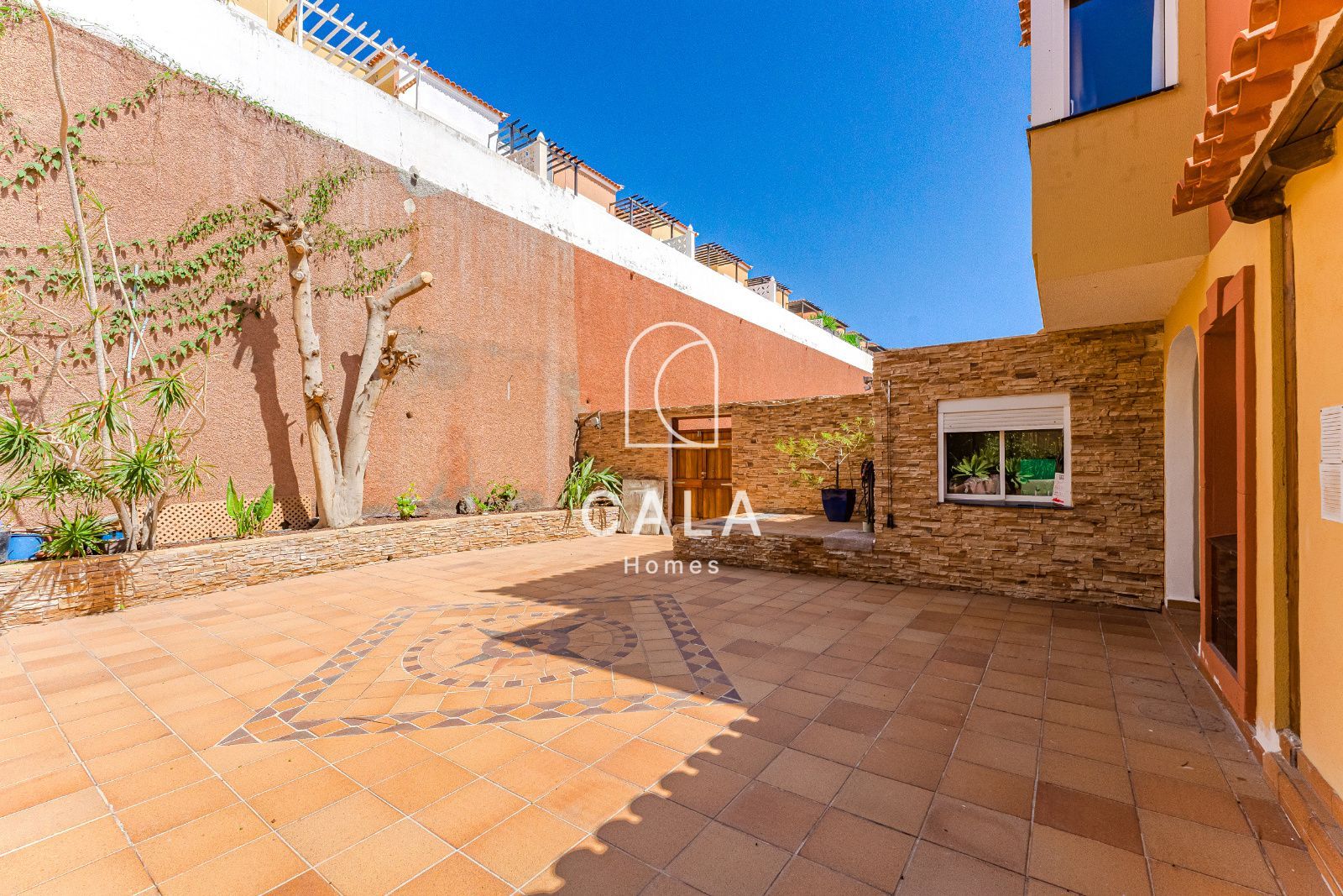 Exclusive Townhouse with Private Pool in Roque del Conde
