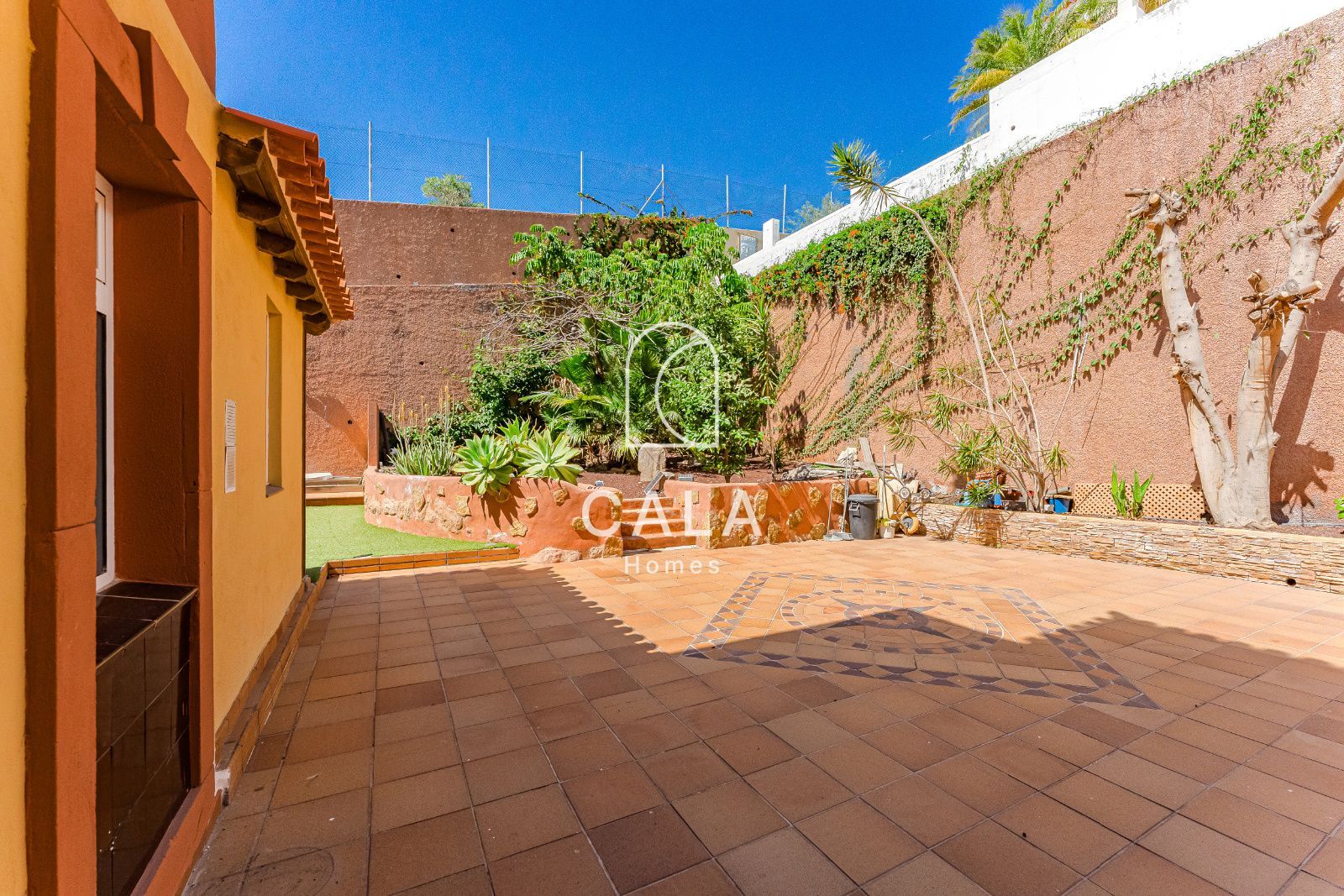 Exclusive Townhouse with Private Pool in Roque del Conde