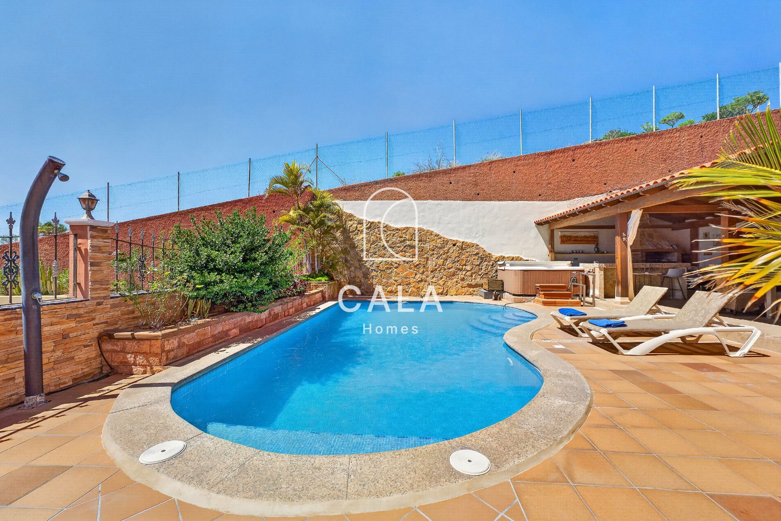 Exclusive Townhouse with Private Pool in Roque del Conde
