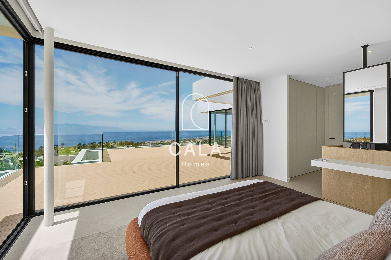 Exclusive Nivaria villa with sea views in Abama