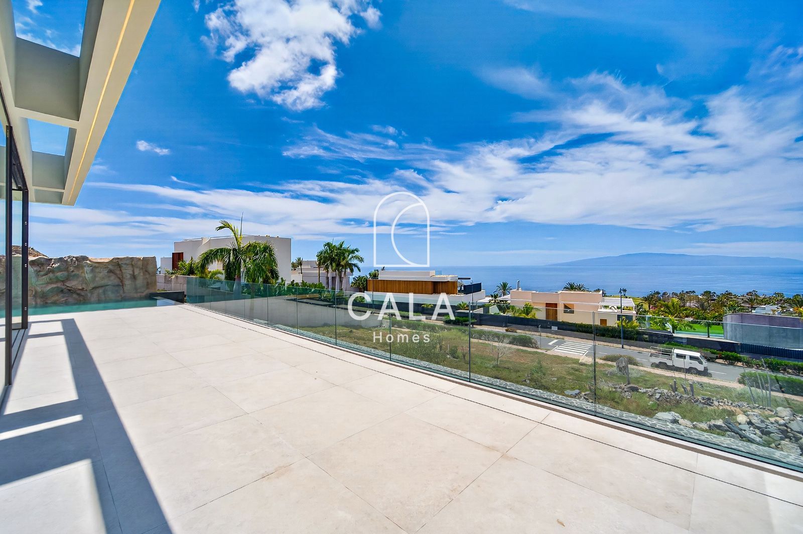 Exclusive Nivaria villa with sea views in Abama