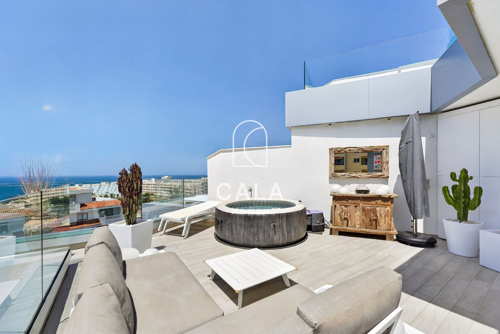 Exclusive 2-Bedroom Flat with Views in Playa Paraíso