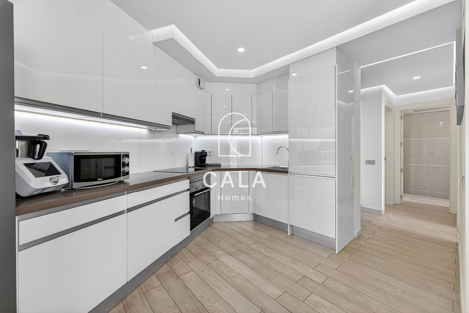 Exclusive 2-Bedroom Flat with Views in Playa Paraíso