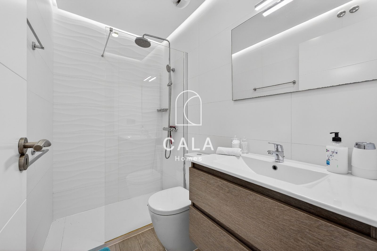 Exclusive 2-Bedroom Flat with Views in Playa Paraíso