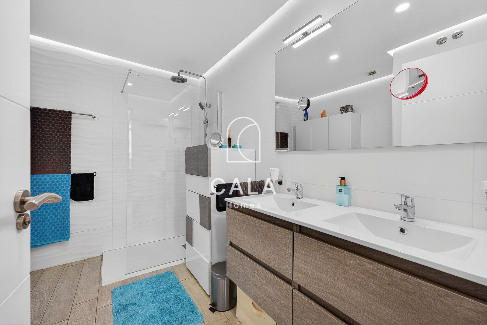 Exclusive 2-Bedroom Flat with Views in Playa Paraíso