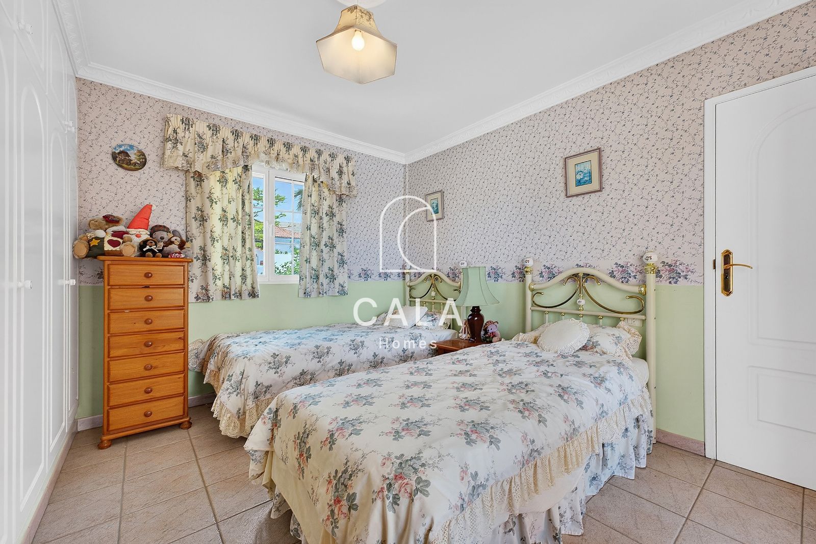 Exclusive Villa on Corner Plot with Sea Views in Callao Salvaje