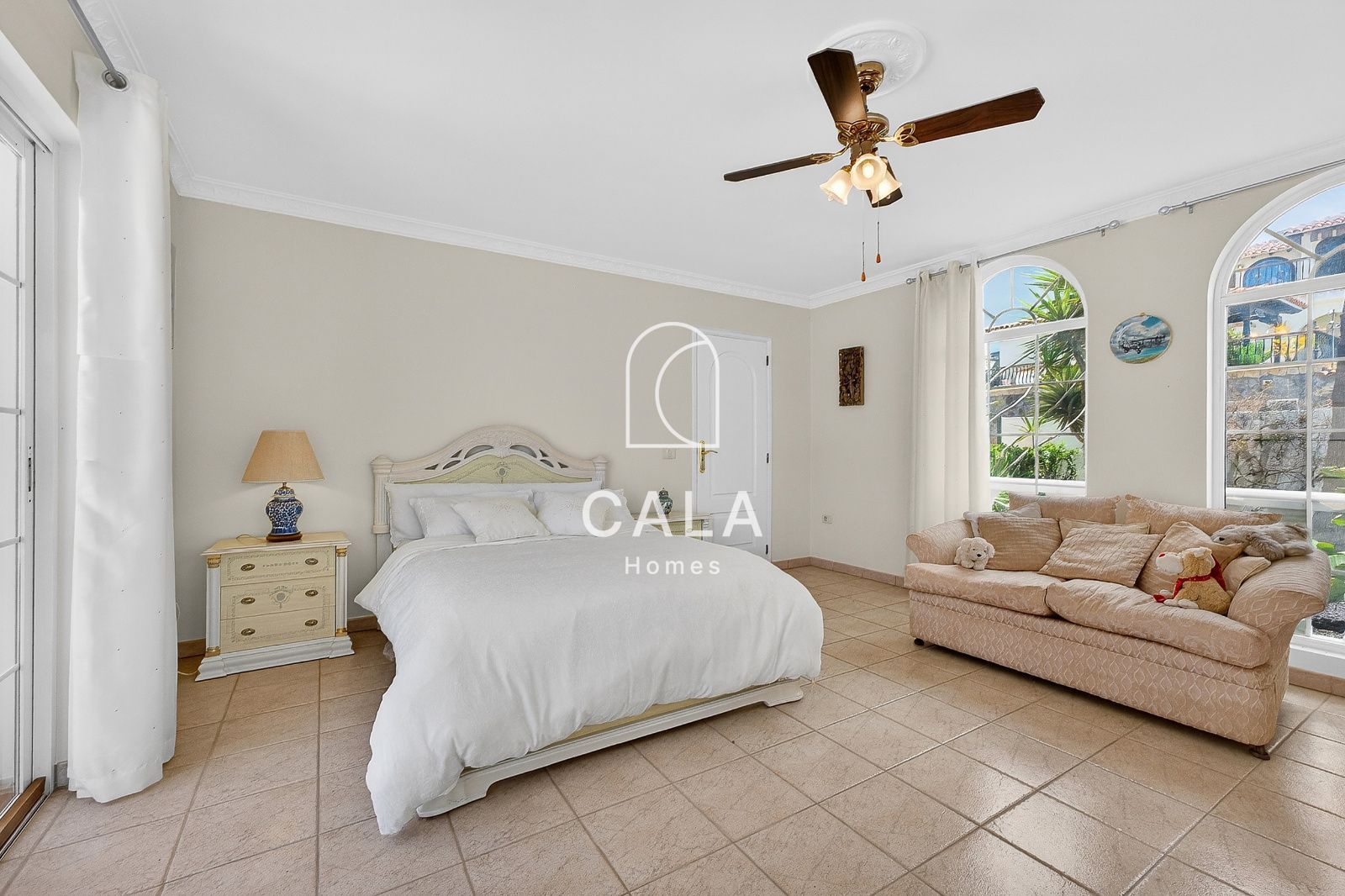 Exclusive Villa on Corner Plot with Sea Views in Callao Salvaje