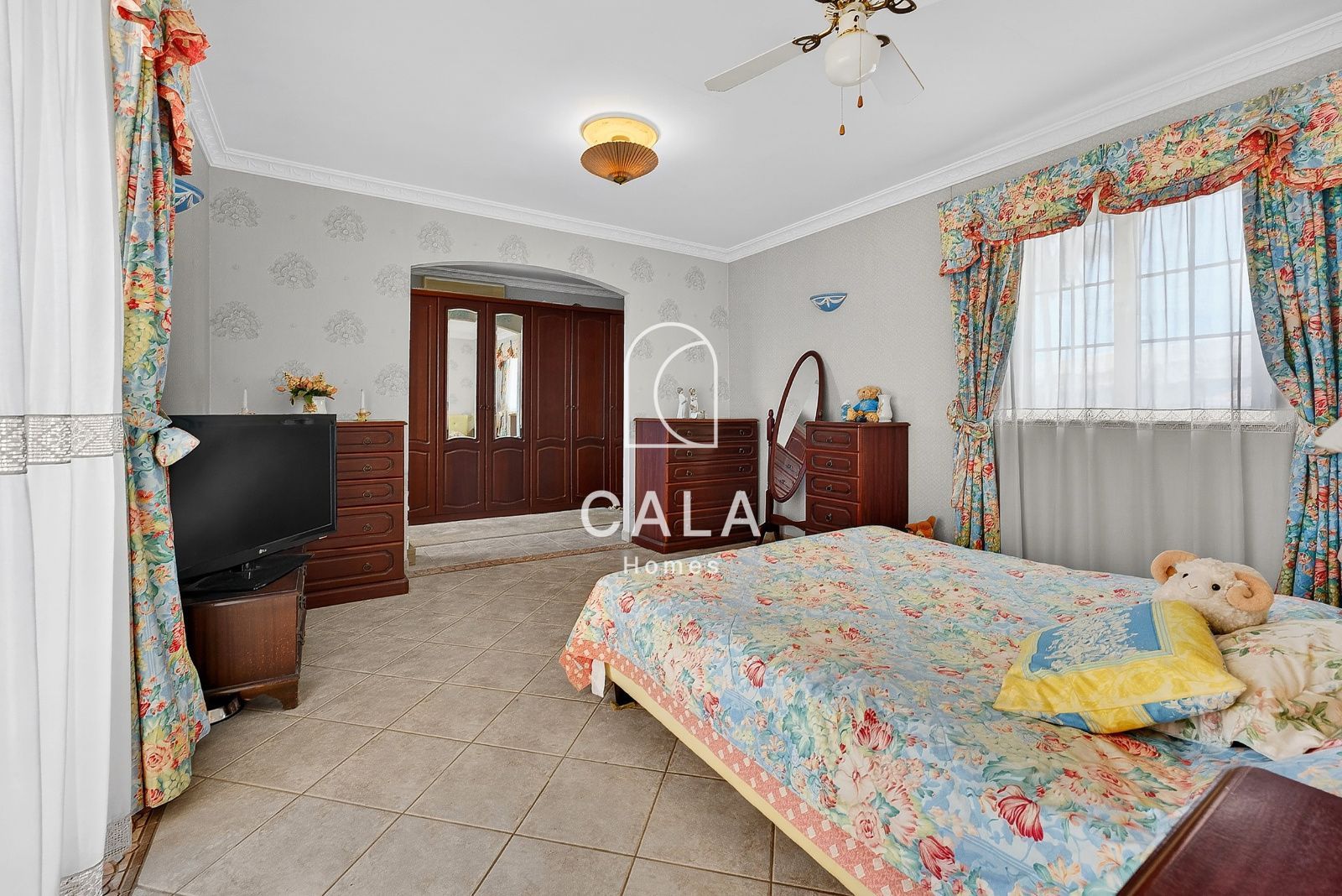 Exclusive Villa on Corner Plot with Sea Views in Callao Salvaje