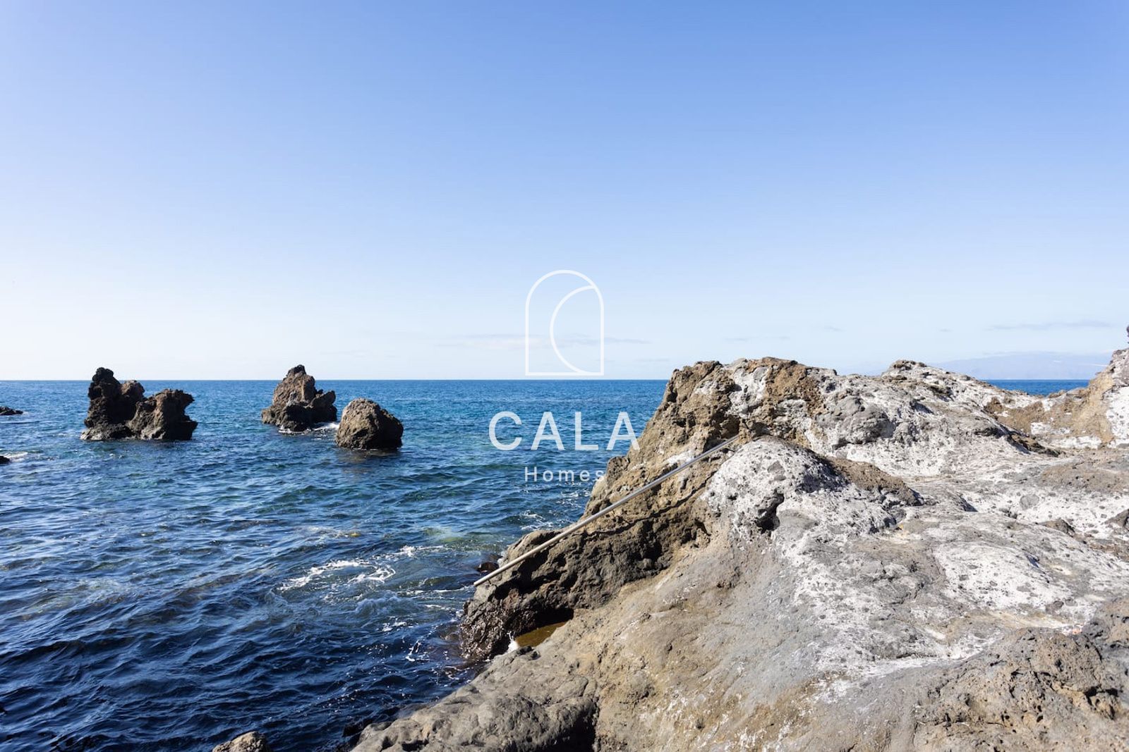 Opportunity in Puerto Santiago, 2-bedroom apartment with terrace and sea views