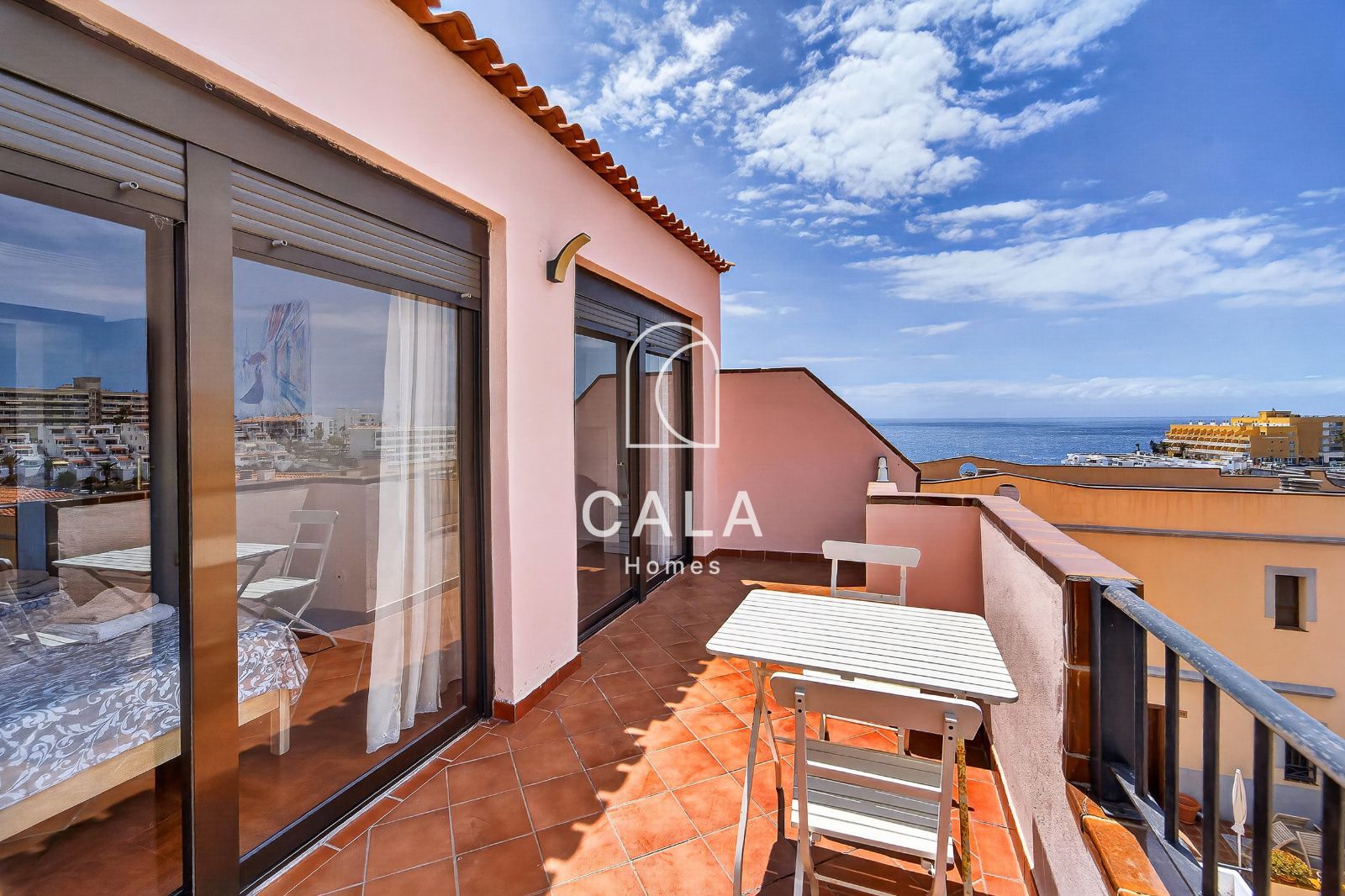 Bright 3 bedroom corner duplex penthouse, frontline to the sea, Callao Salvaje.