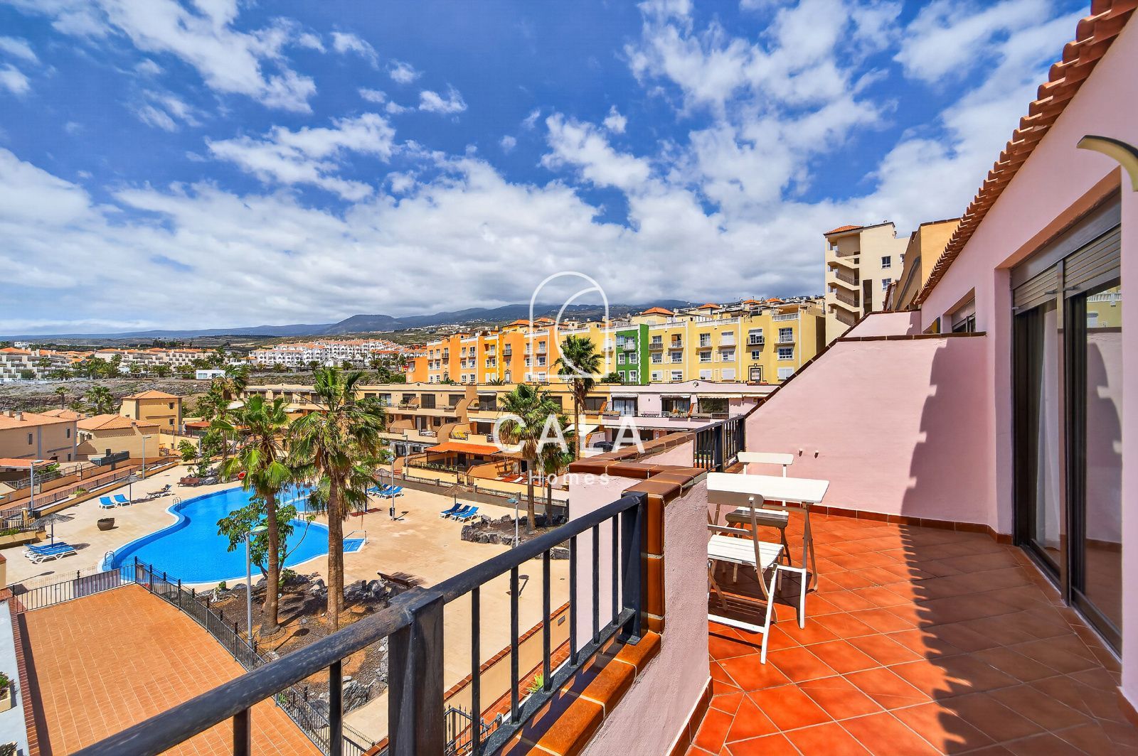 Bright 3 bedroom corner duplex penthouse, frontline to the sea, Callao Salvaje.