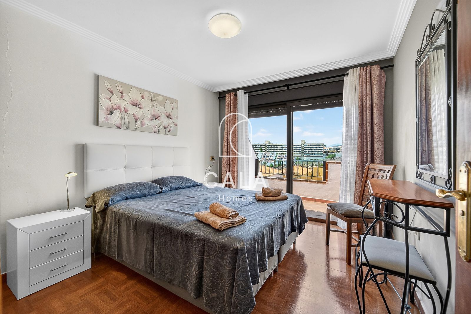 Bright 3 bedroom corner duplex penthouse, frontline to the sea, Callao Salvaje.