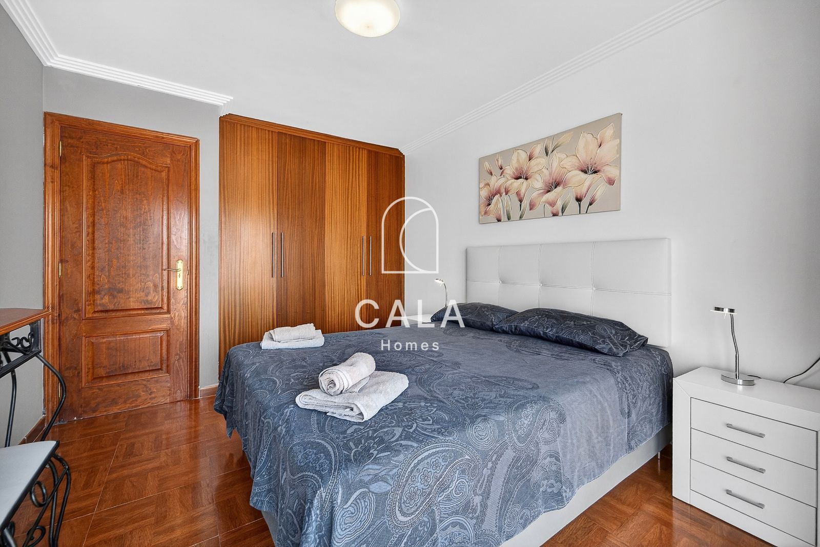 Bright 3 bedroom corner duplex penthouse, frontline to the sea, Callao Salvaje.