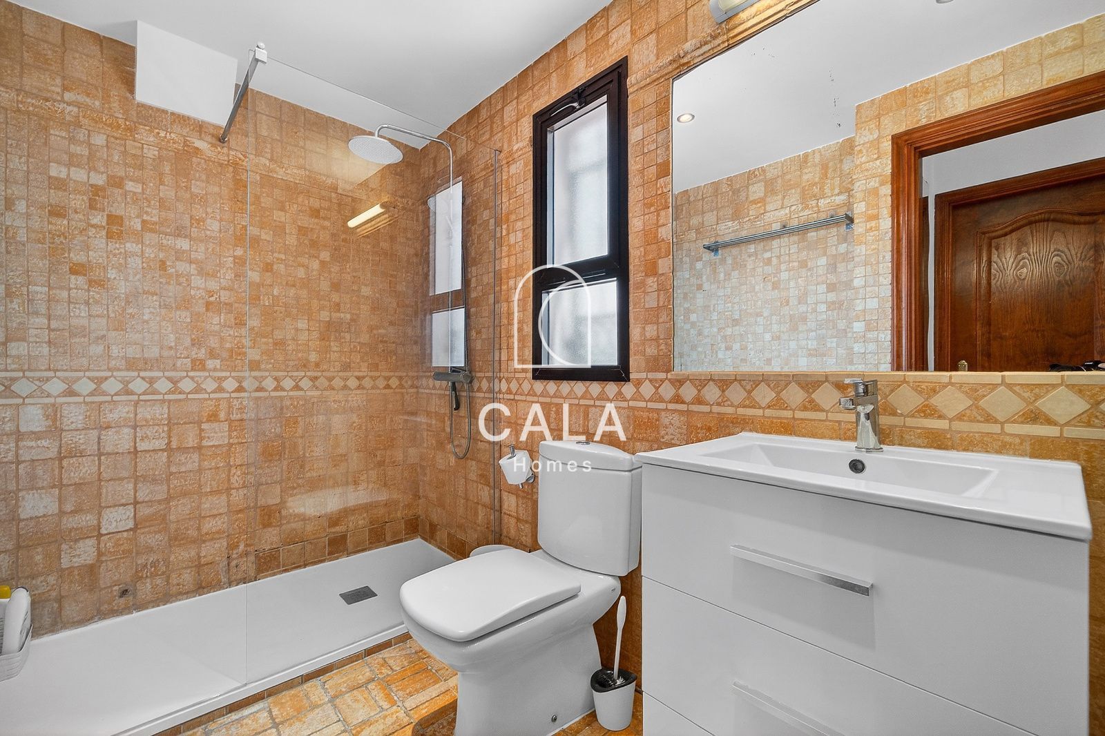 Bright 3 bedroom corner duplex penthouse, frontline to the sea, Callao Salvaje.