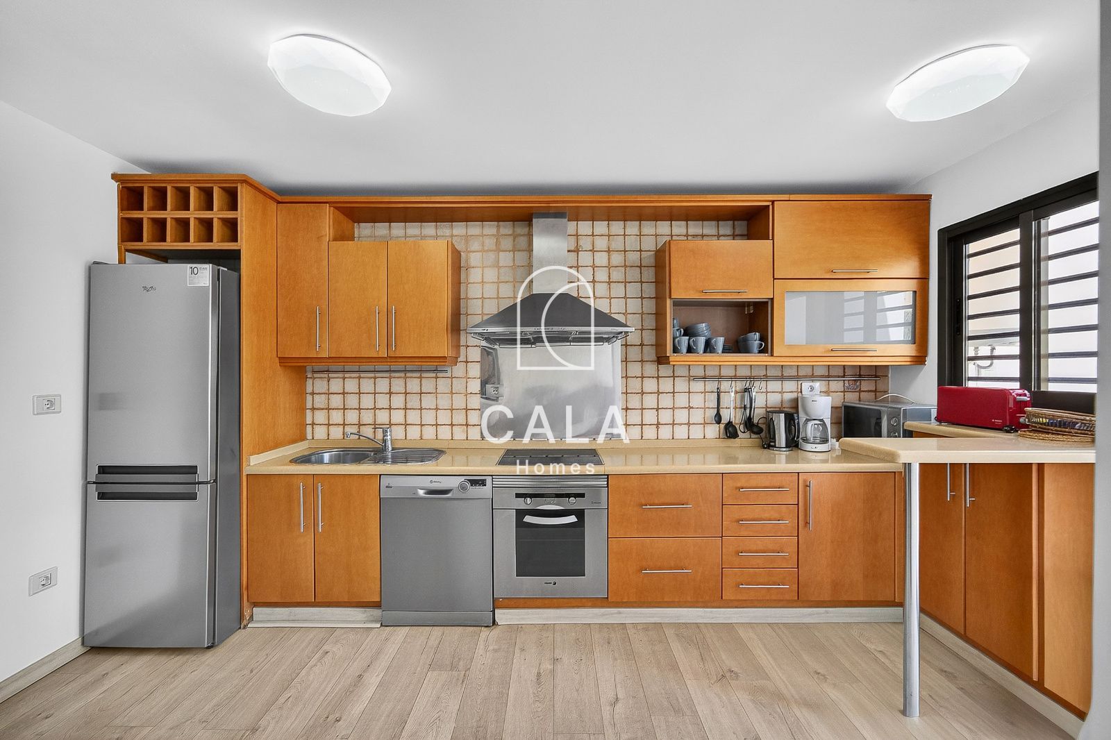 Bright 3 bedroom corner duplex penthouse, frontline to the sea, Callao Salvaje.