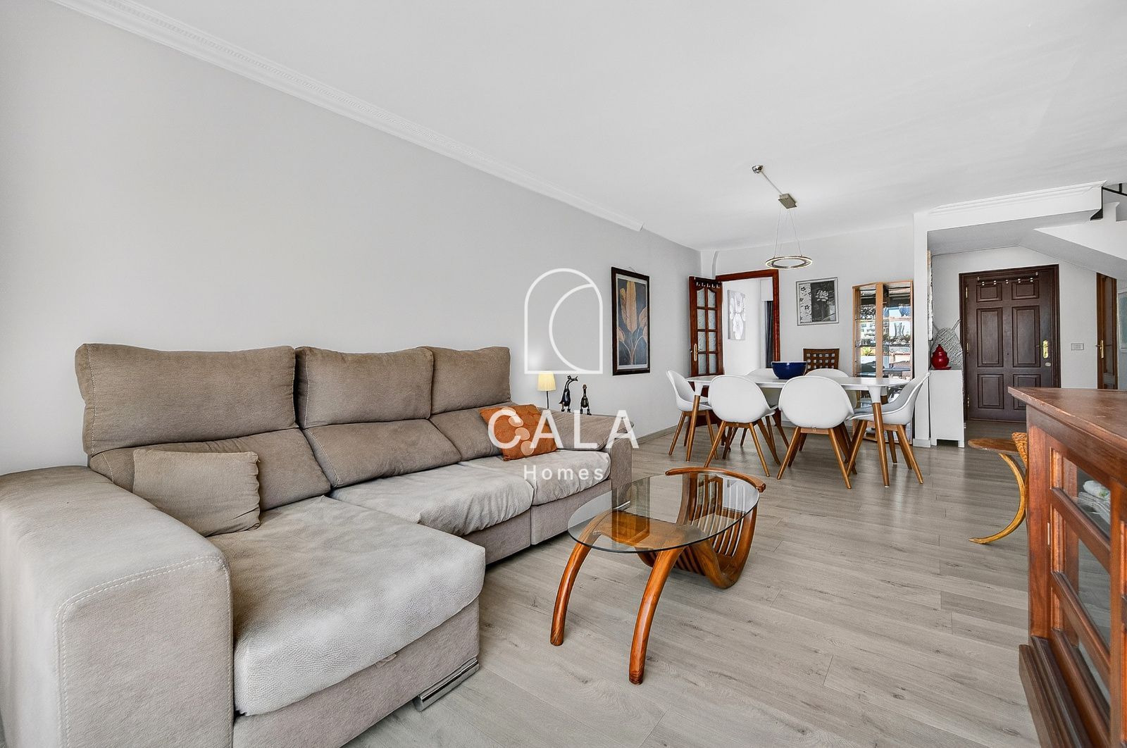 Bright 3 bedroom corner duplex penthouse, frontline to the sea, Callao Salvaje.