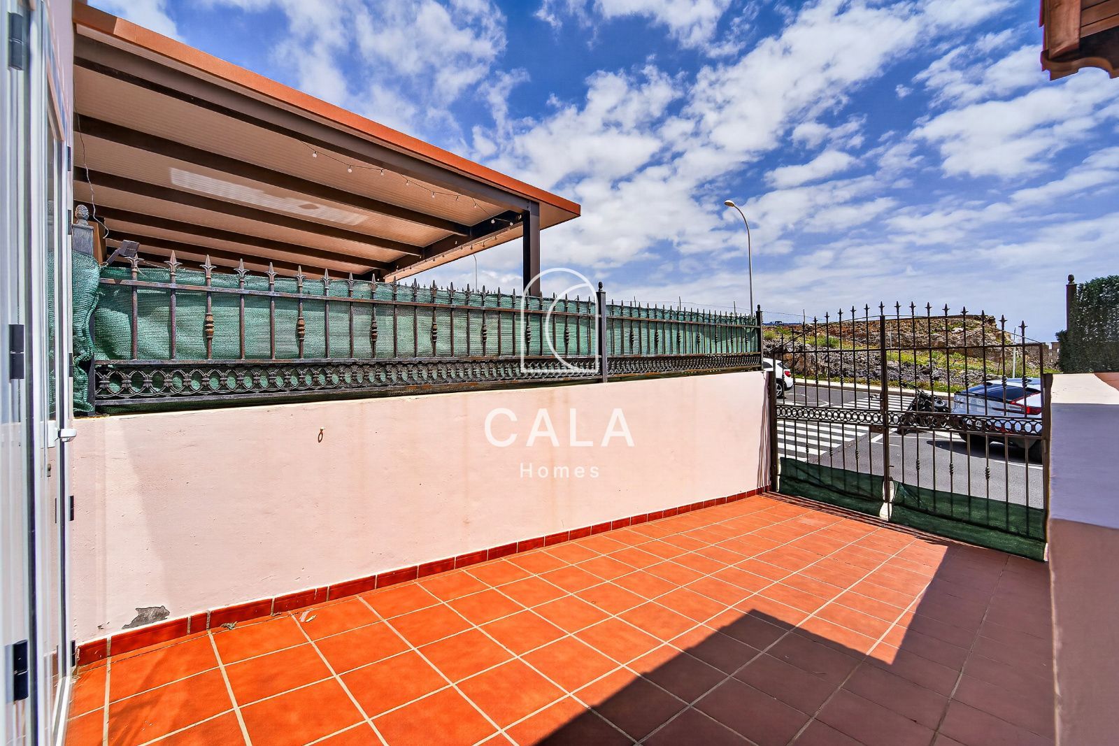 Bright 3 bedroom corner duplex penthouse, frontline to the sea, Callao Salvaje.