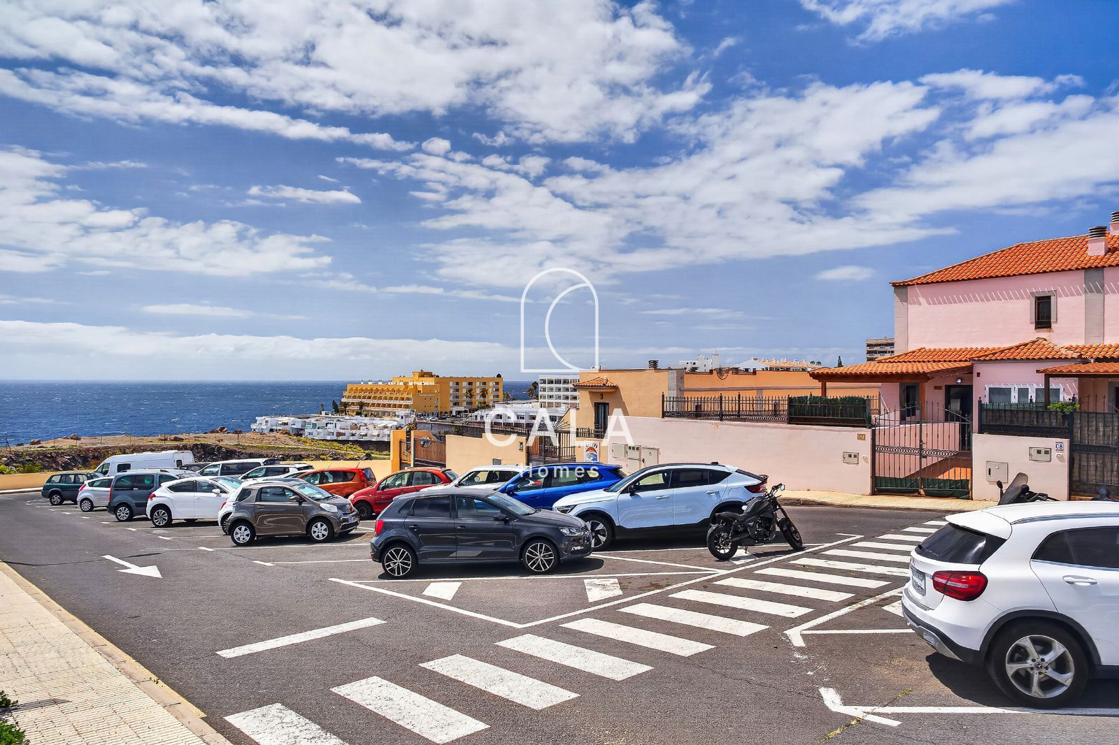 Bright 3 bedroom corner duplex penthouse, frontline to the sea, Callao Salvaje.