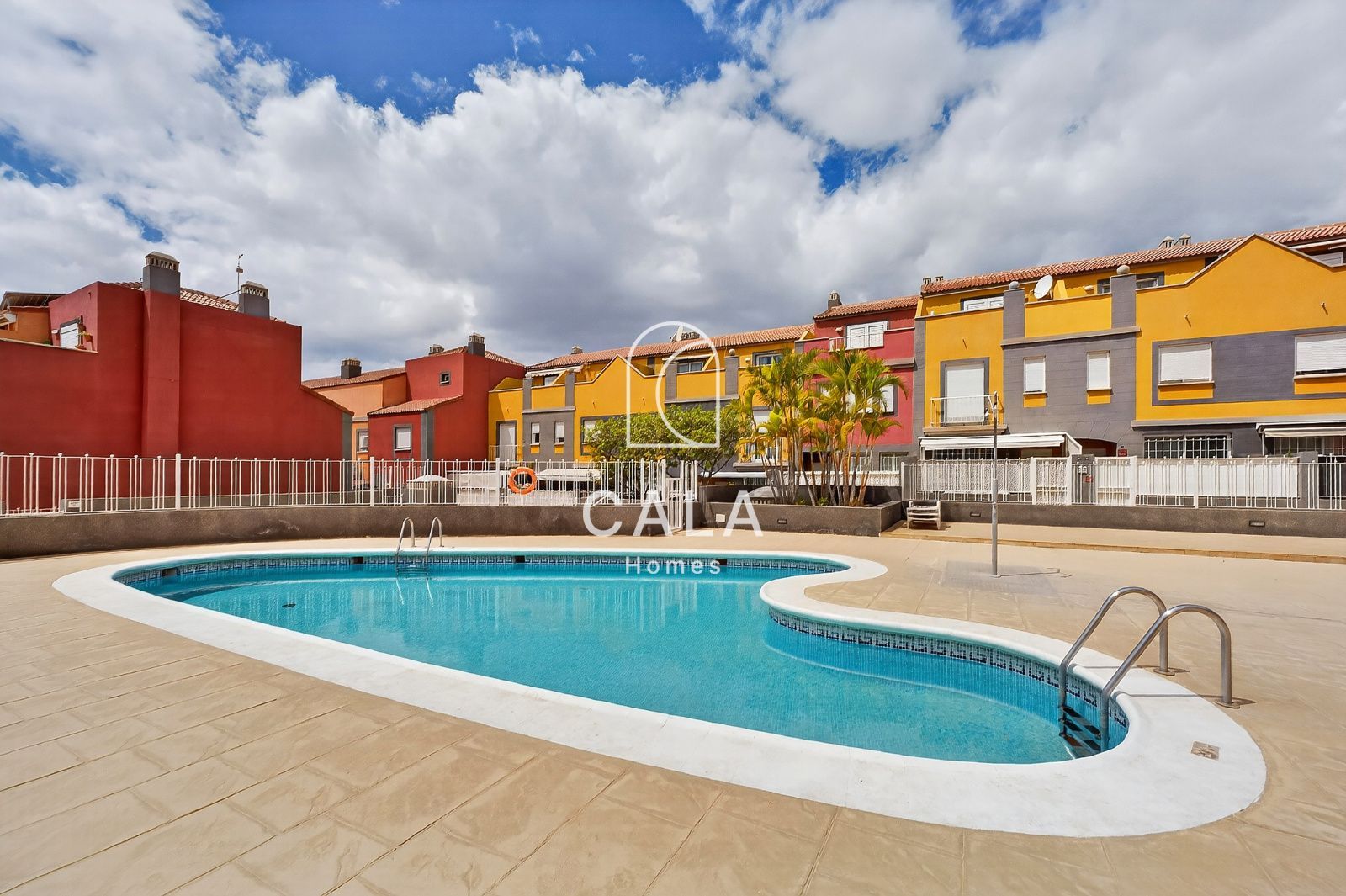 Spacious 3-bedroom townhouse in Llano del Camello