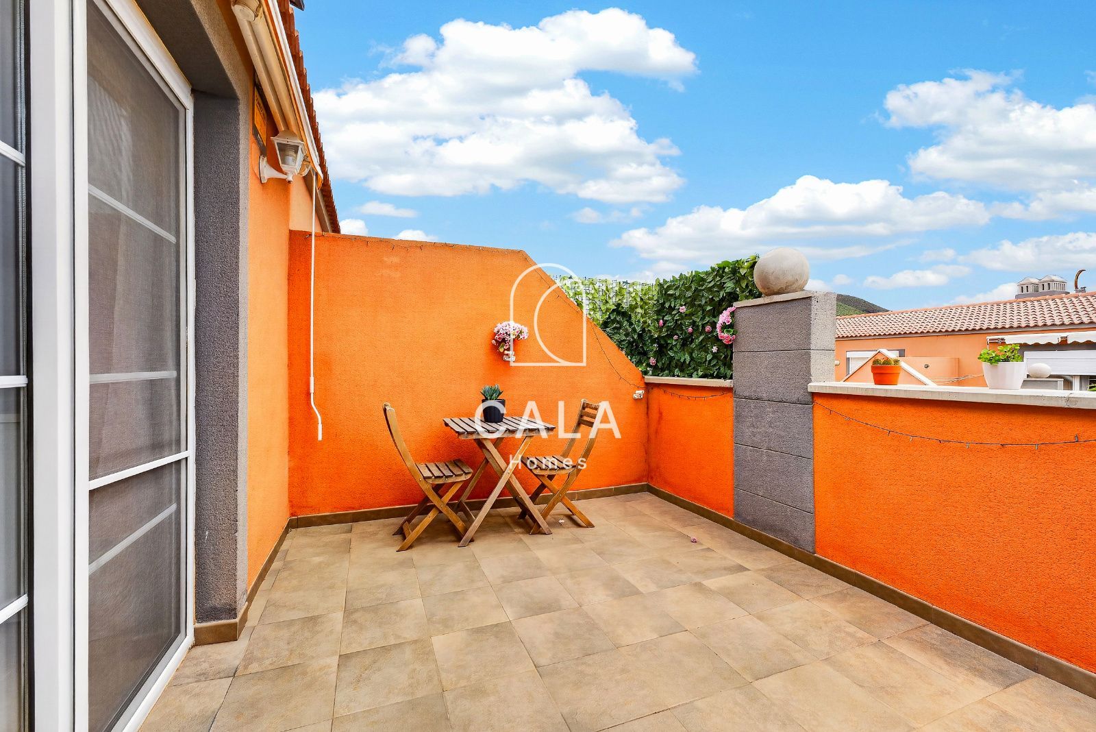 Spacious 3-bedroom townhouse in Llano del Camello