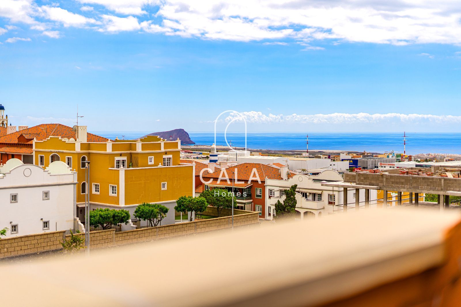 Spacious 3-bedroom townhouse in Llano del Camello