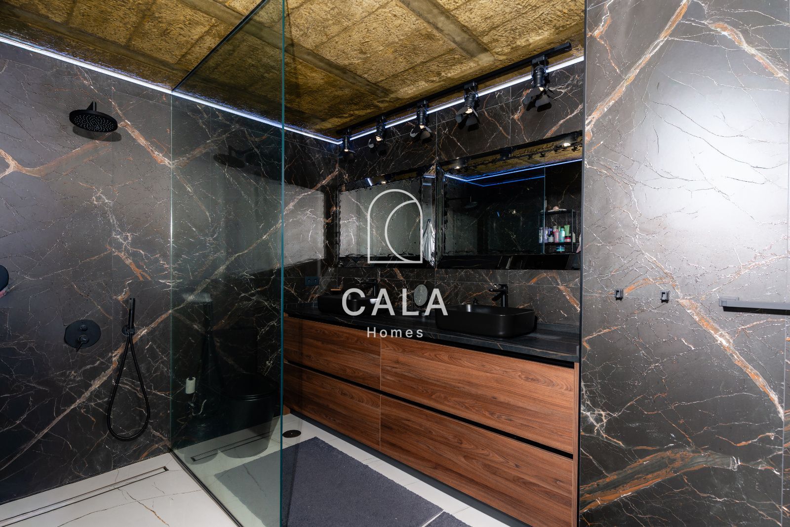 Exclusive Architect-Designed Villa With Open Views Of The Atlantic