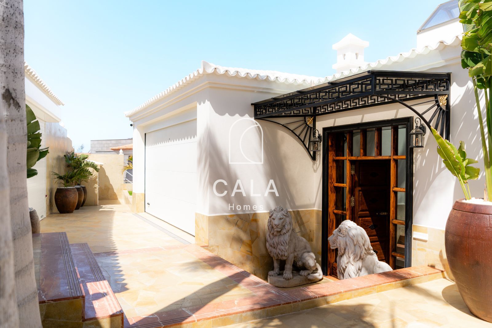 Exclusive Architect-Designed Villa With Open Views Of The Atlantic