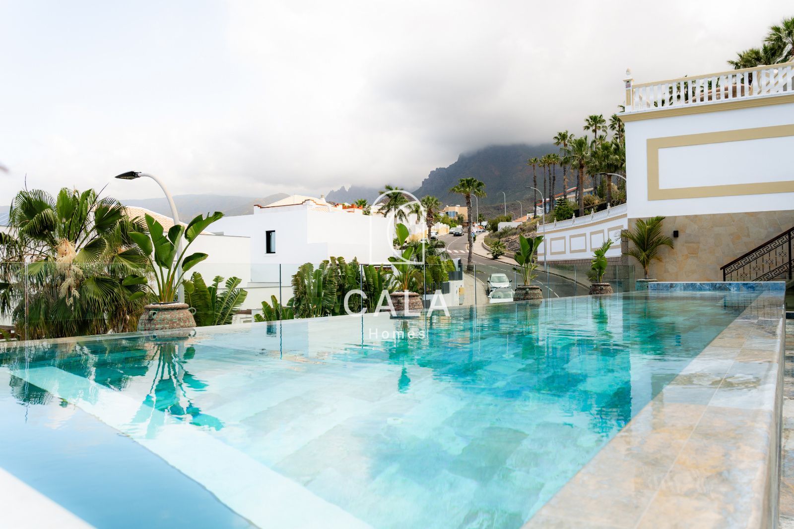 Exclusive Architect-Designed Villa With Open Views Of The Atlantic