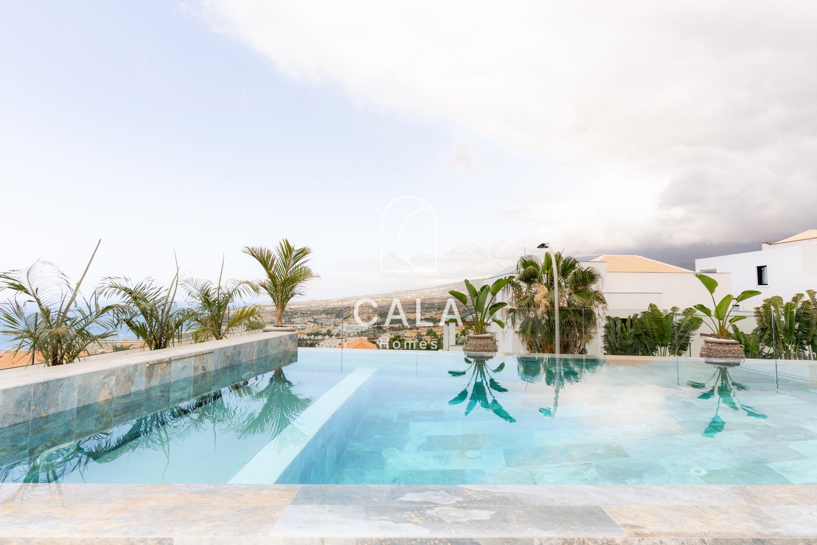 Exclusive Architect-Designed Villa With Open Views Of The Atlantic