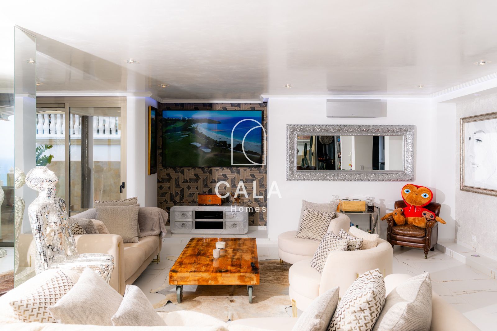 Exclusive Architect-Designed Villa With Open Views Of The Atlantic