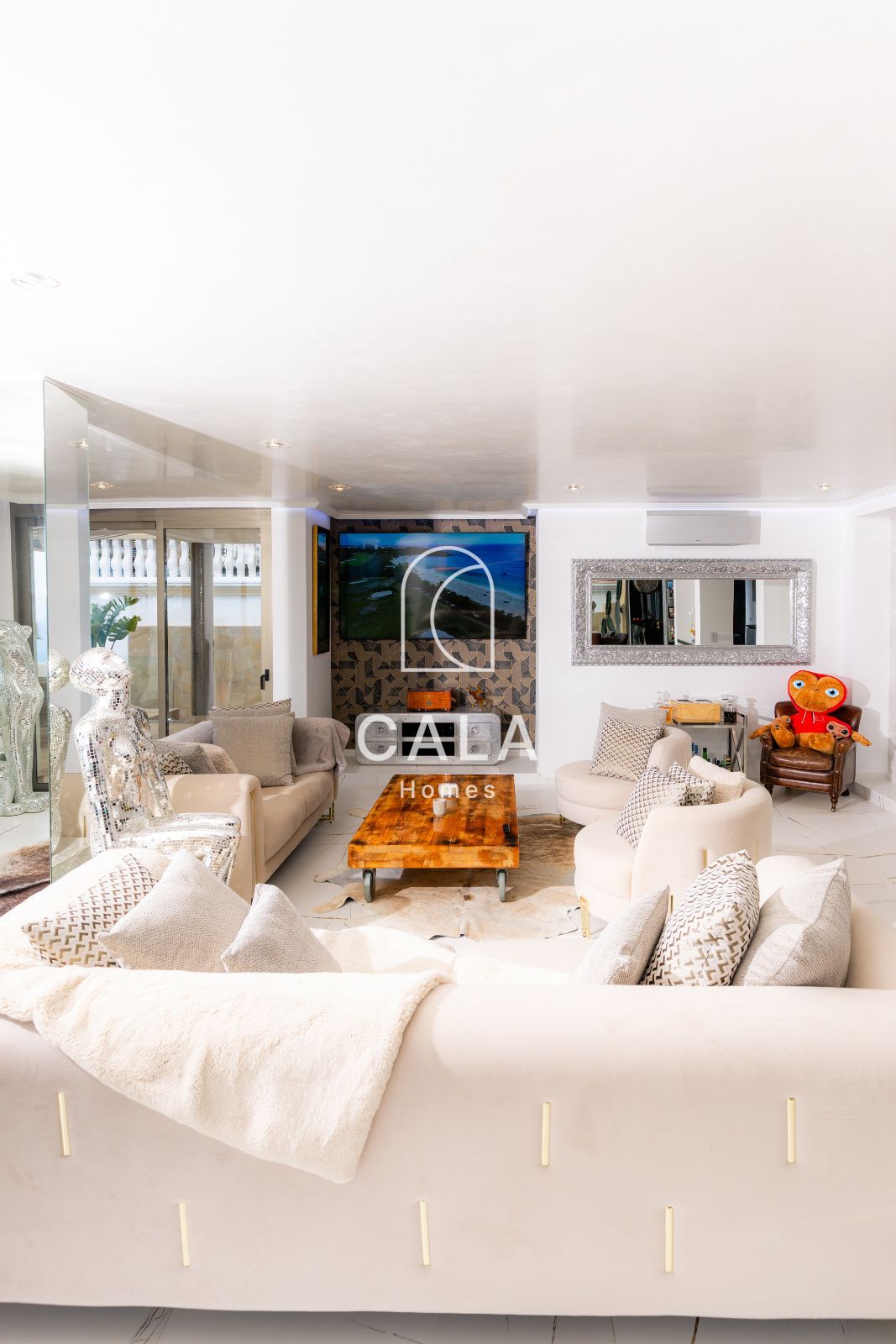 Exclusive Architect-Designed Villa With Open Views Of The Atlantic