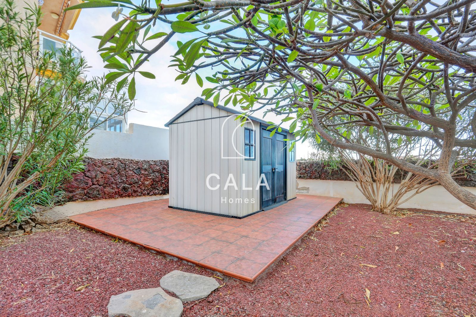 Detached chalet for sale in Costa del Silencio