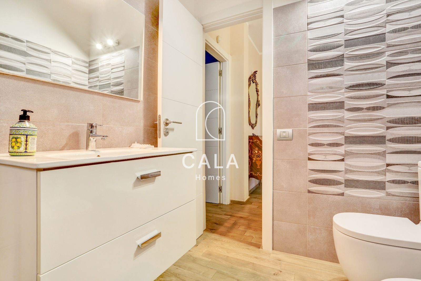 Detached chalet for sale in Costa del Silencio