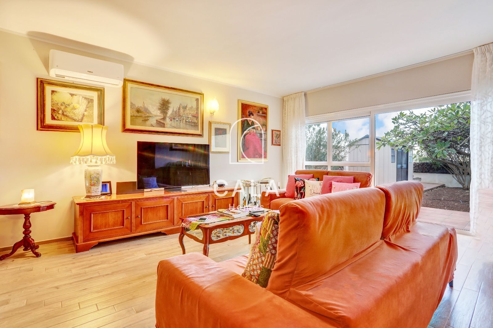 Detached chalet for sale in Costa del Silencio