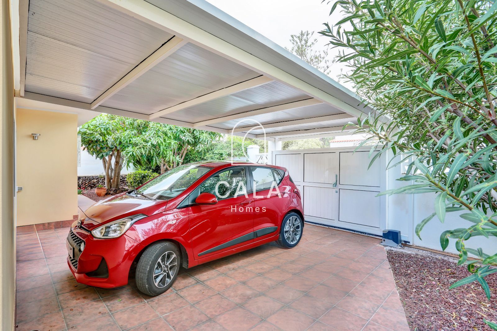 Detached chalet for sale in Costa del Silencio