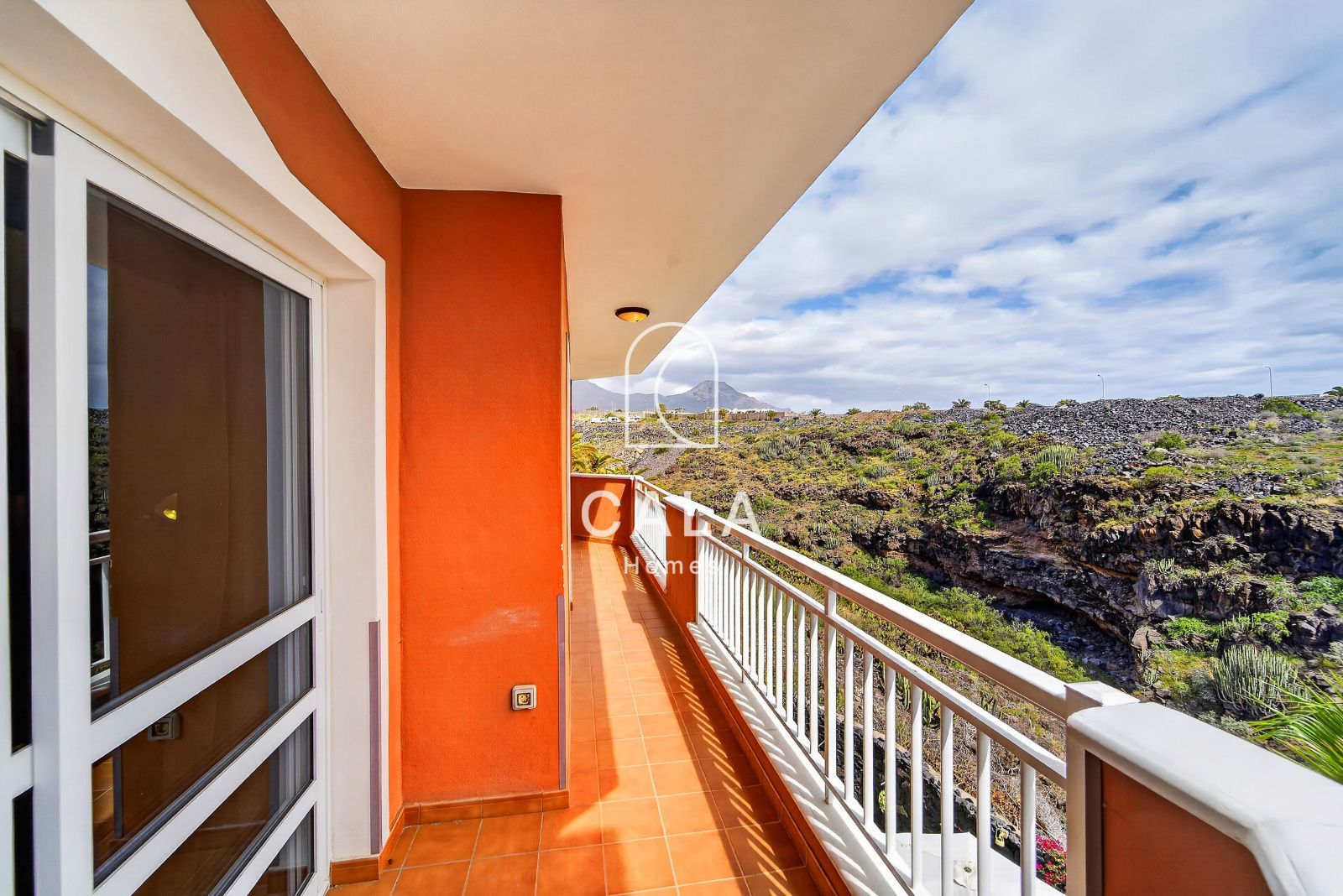 Bright 2-Bedroom Apartment in Callao Salvaje.