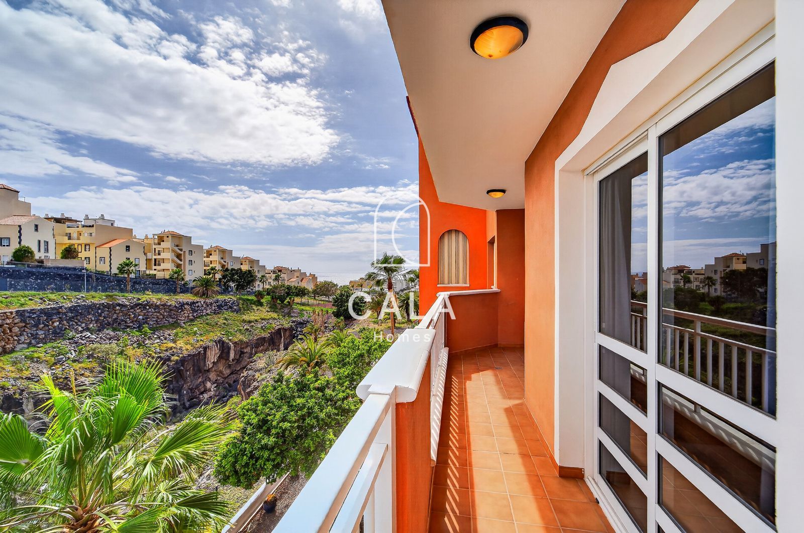 Bright 2-Bedroom Apartment in Callao Salvaje.