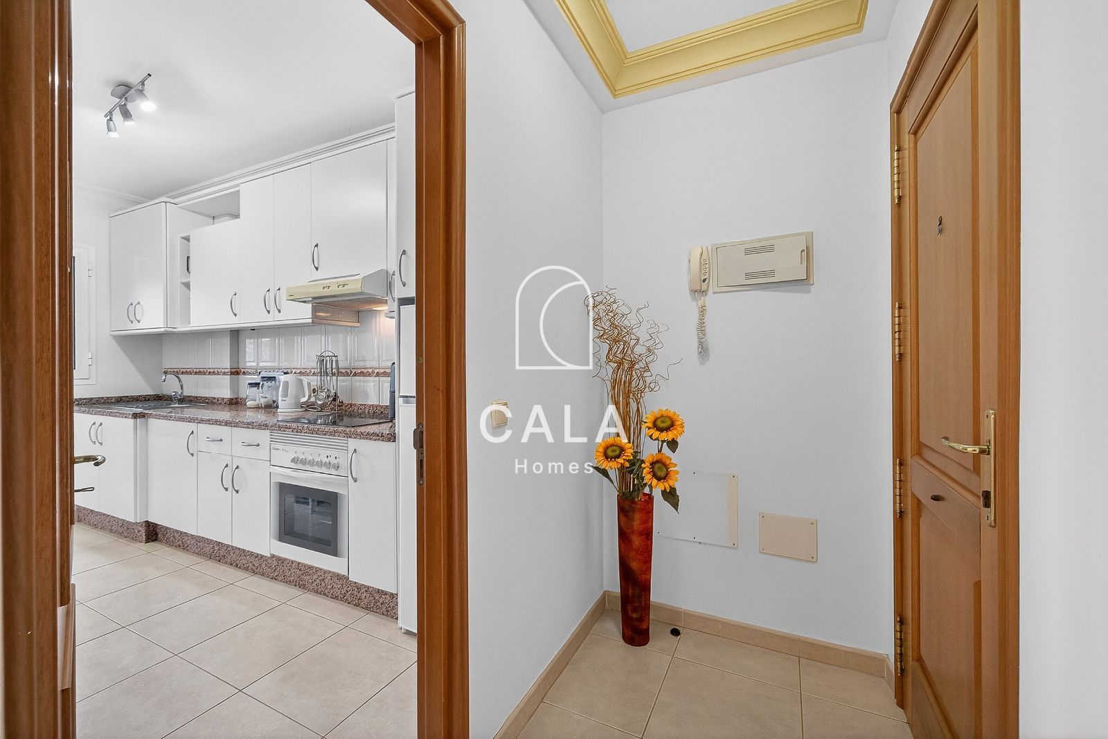 Bright 2-Bedroom Apartment in Callao Salvaje.