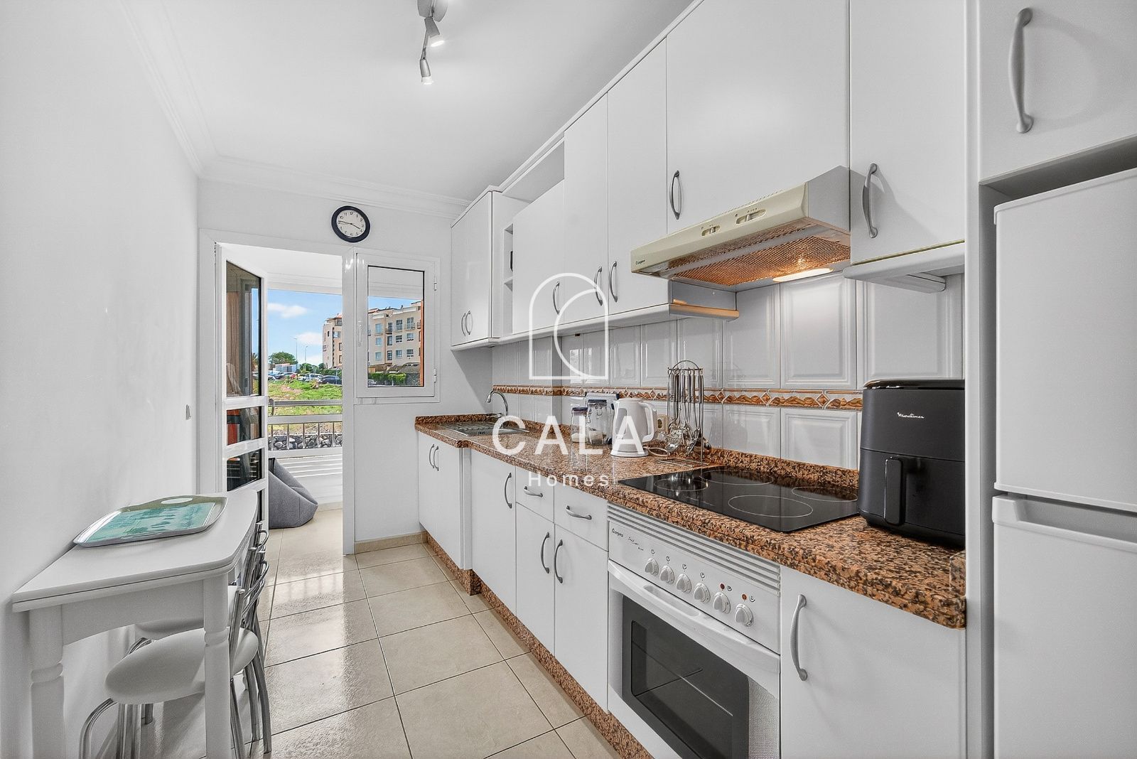Bright 2-Bedroom Apartment in Callao Salvaje.