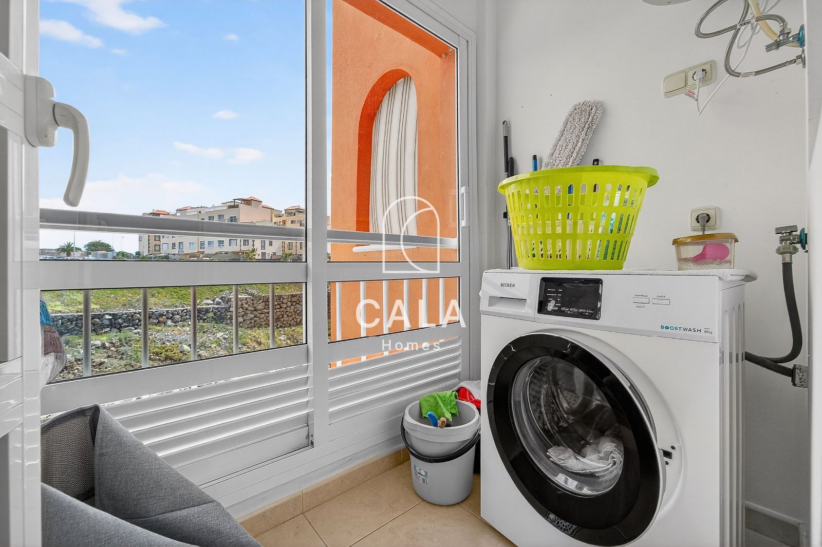 Bright 2-Bedroom Apartment in Callao Salvaje.