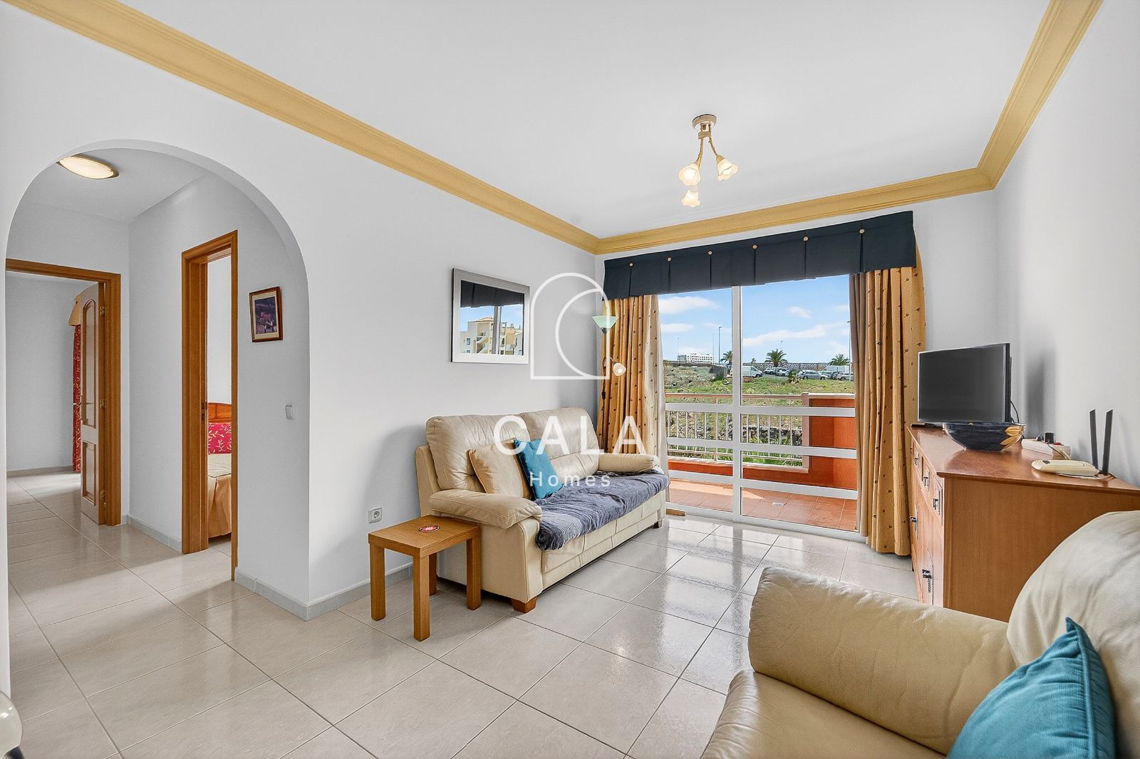 Bright 2-Bedroom Apartment in Callao Salvaje.