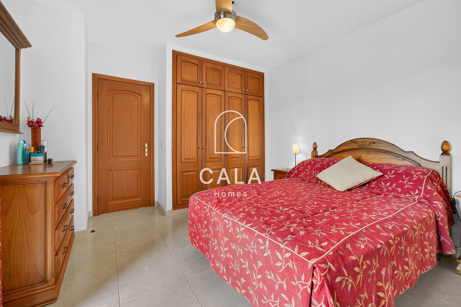 Bright 2-Bedroom Apartment in Callao Salvaje.