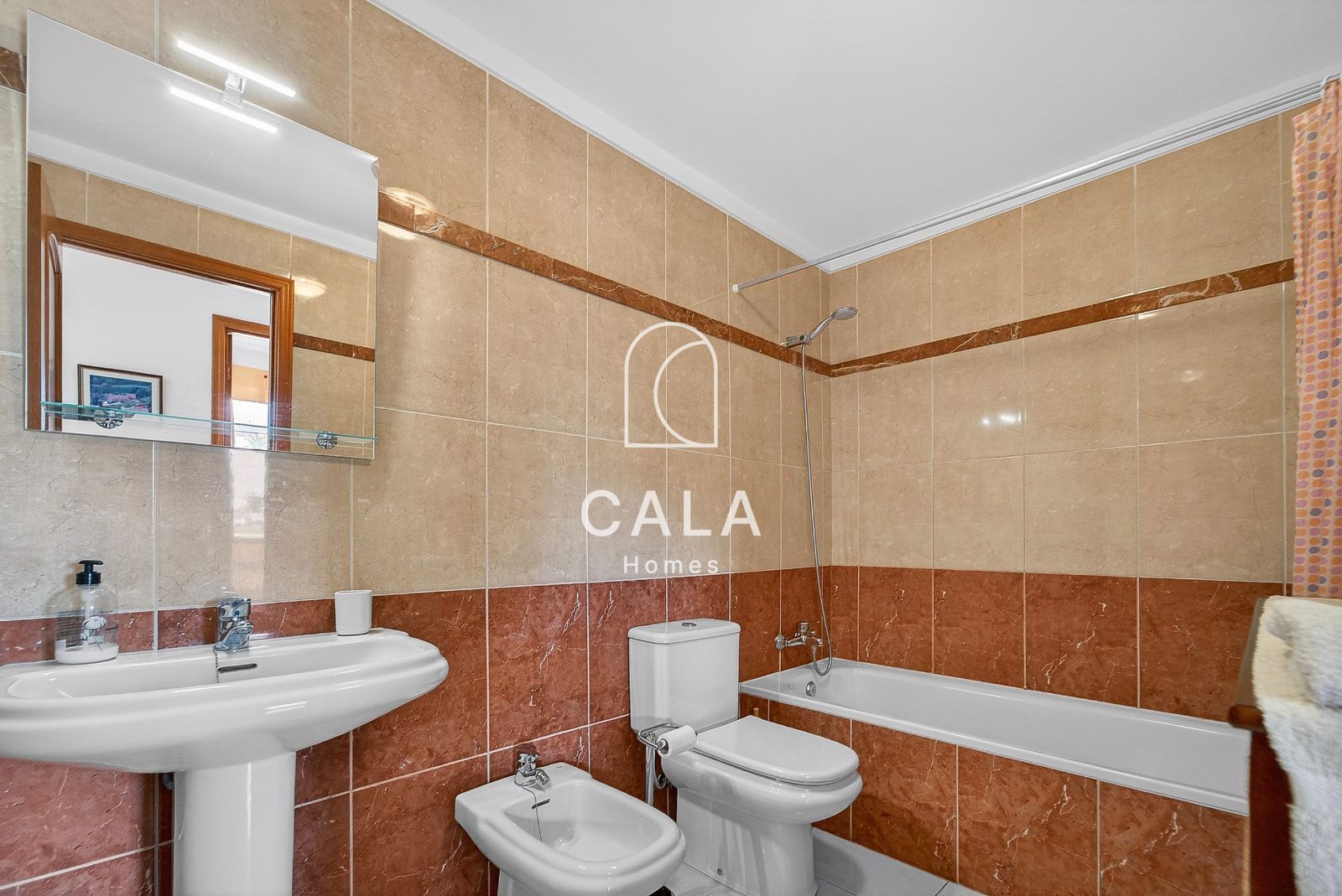 Bright 2-Bedroom Apartment in Callao Salvaje.
